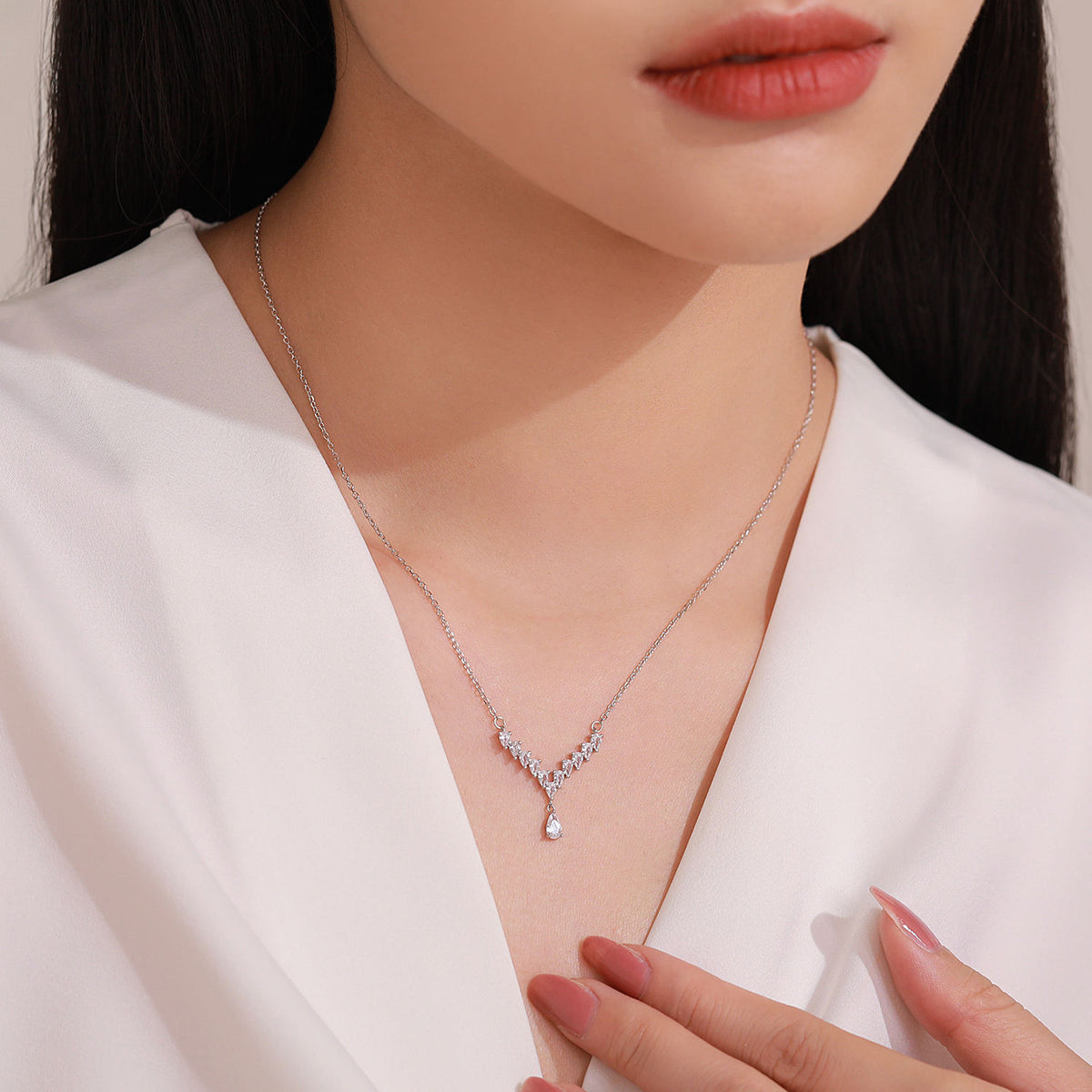 Collar Lágrimas de Luz – Elegancia Brillante